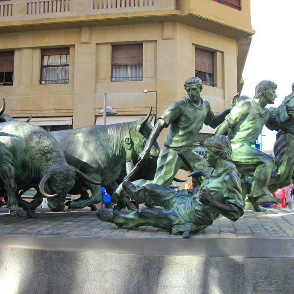 Monument_in_Pamplona_IMG_3179